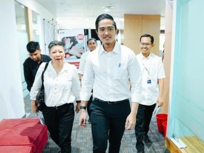Putra Bungsu Presiden Jokowi, Kaesang Pangarep, saat berkunjung ke KPK dalam rangka klarifikasi isu jet pribadi pada Selasa (17/9/24). Sumner foto : istimewa.