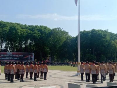 Apel kebangsaan bersama pendamping desa di alun-alun kota Bojonegoro, Jawa Timur, Selasa (17/9/2024).