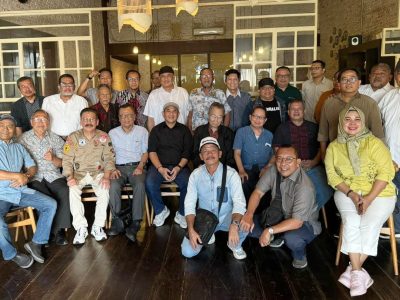 Pengurus Pusat PWI saat berpose bersama seusai Rapat Pleno Perdana di Jakarta pada Rabu (18/9/24)