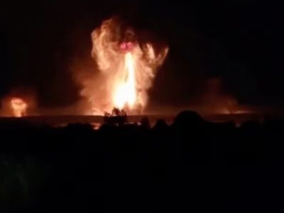 Awan jamur membubung setelah ledakan, di tengah konflik Rusia-Ukraina, di Toropets, wilayah Tver, Rusia, dalam tangkapan layar yang diperoleh dari video media sosial yang dirilis pada 18 September 2024. Media Sosial/via REUTERS.