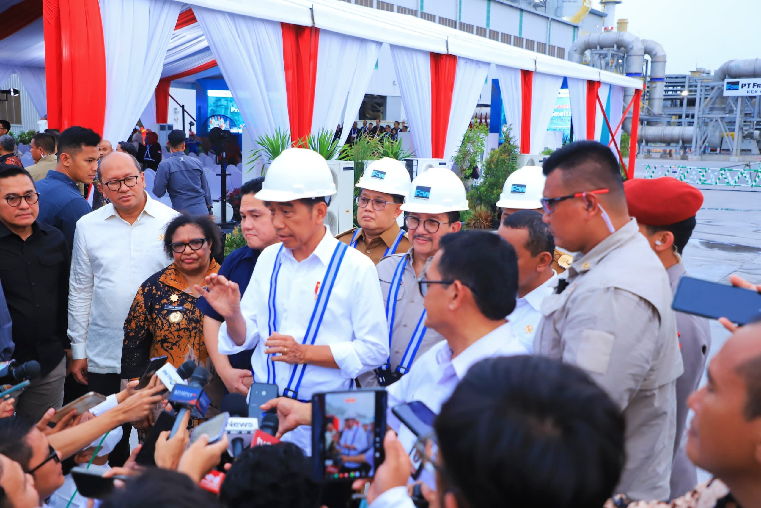 Presiden Joko Widodo saat meresmikan produksi pabrik pengolahan hasil tambang (smelter) PT. Freeport Indonesia (PTFI) di Kab. Gresik, Senin (23/09).