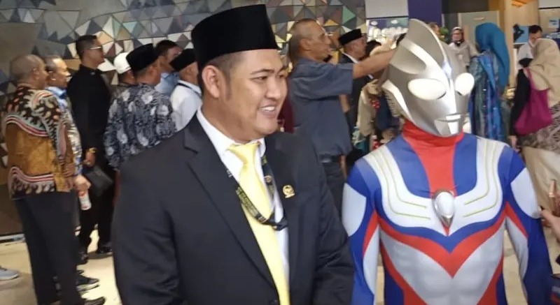 Jamaludin Malik, Caleg Ultraman