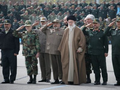 Pemimpin Tertinggi Iran, Ali Khamenei, bersama dengan Para Perwira Tinggi Militer Iran.