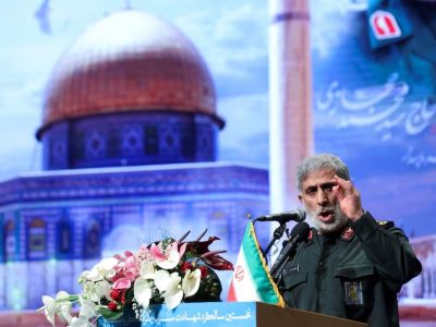 Brigadir Jenderal Esmail Qaani, kepala Pasukan Quds dari Garda Revolusi, berbicara selama upacara peringatan kematian komandan militer senior Iran Mohammad Hejazi, di Teheran, Iran pada 14 April 2022. Sumber foto : Majid Asgaripour/WANA (West Asia News Agency) melalui REUTERS.