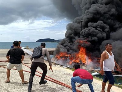 Speedboat Cagub Terbakar