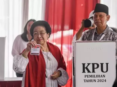 Ketua Umum PDI Perjuangan, Megawati Sukarnoputri, saat mencoblos dalam gelaran Pilkada serentak 2024 kemarin di Jakarta, Rabu (27/11/2024)