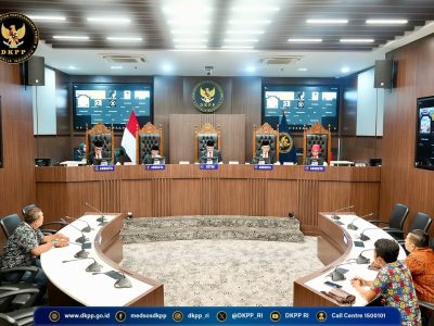 Dokumentasi foto sidang pembacaan putusan untuk 7 perkara dugaan pelanggaran Kode Etik Penyelenggara Pemilu (KEPP) di Ruang Sidang DKPP, Jakarta, Senin (25/11/2024). Sumber foto : Instagram @dkpp_ri