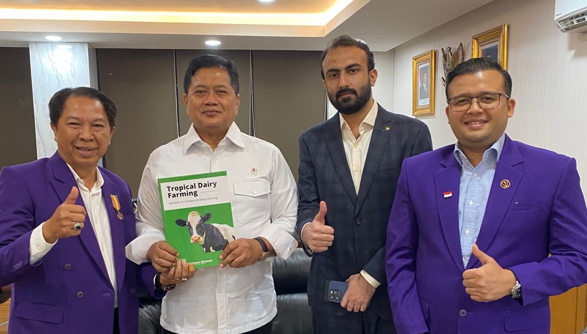 Viva Yoga menerima audiensi dari Ketua Umum Pengurus Besar Perhimpunan Dokter Hewan Indonesia (PBPDHI), Dr. drh. Muhammad Munawaroh, di Jakarta, Senin (11/11/2024).