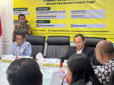Diskusi Fraksi Partai Golkar bertajuk "Mencari Cara Ekonomi Tumbuh Tinggi" yang digelar Fraksi Partai Golkar di Gedung Parlemen, Jakarta, Selasa (19/11/2024).