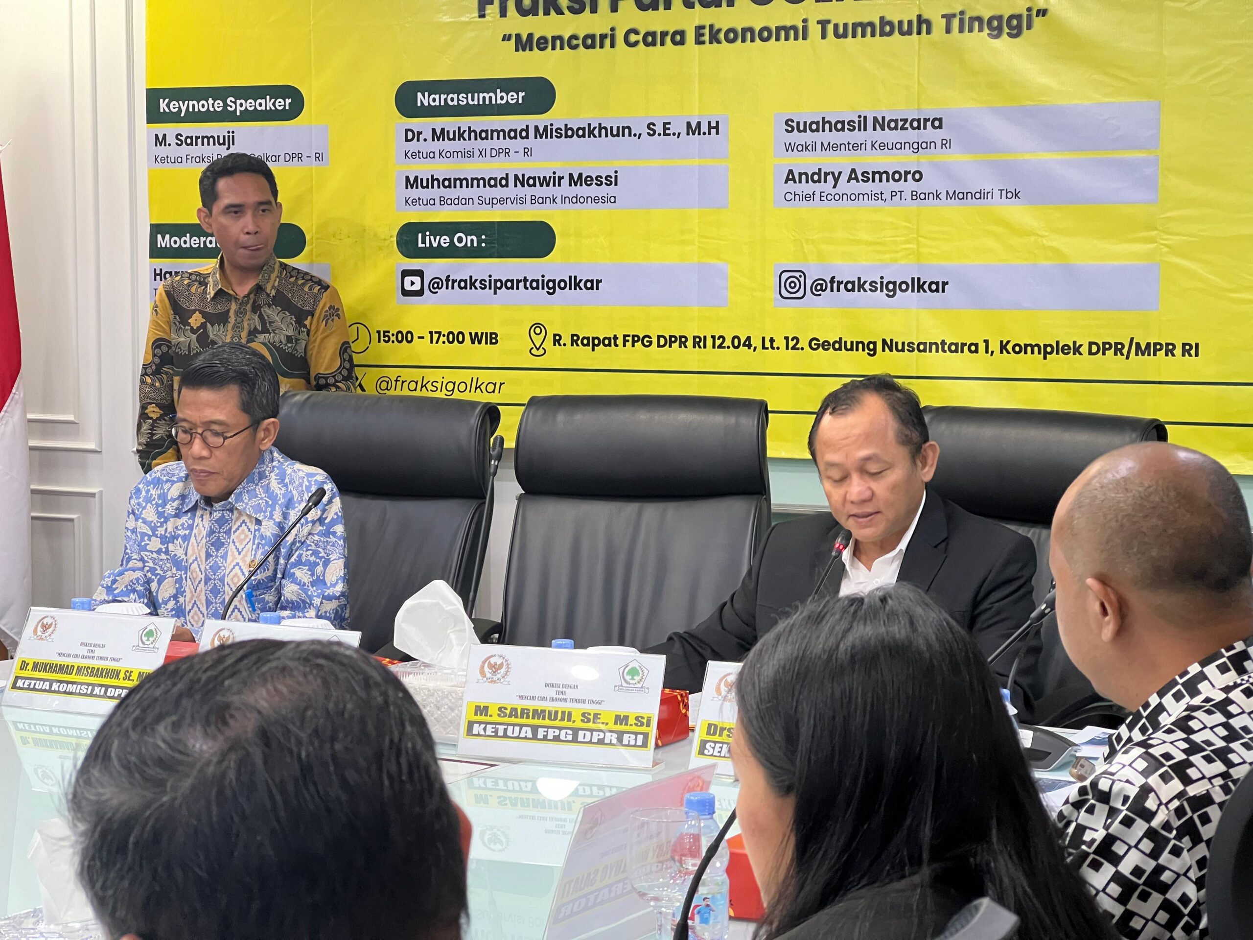 Diskusi Fraksi Partai Golkar bertajuk "Mencari Cara Ekonomi Tumbuh Tinggi" yang digelar Fraksi Partai Golkar di Gedung Parlemen, Jakarta, Selasa (19/11/2024).