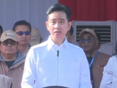 Wakil Presiden Gibran Rakabuming Raka saat Apel Siaga Pengawasan Tahapan Masa Tenang Pemungutan dan Perhitungan Suara Pemilihan Gubernur dan Wakil Gubernur, Bupati, Wakil Bupati, Wali Kota dan Wakil Wali Kota 2024 di Monumen Nasional (Monas), Rabu (20/11/2024).