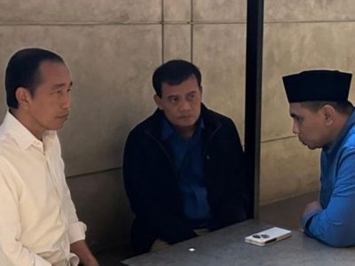 Mantan Presiden Jokowi saat berbincang dengan Calon Gubernur dan Calon Wakil Gubernur Jawa Tengah, Ahmad Lutfi dan Taj Yasin. Sumber foto : Instagram Ahmad Lutfi.