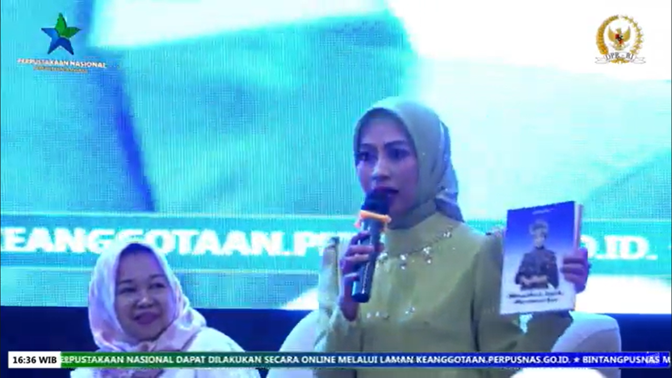 Sri Bahlil dalam acara Seminar Literasi bertema Meningkatkan Peran Perempuan dalam Membangun Budaya Literasi di Lingkungan Keluarga dan Komunitas pada Senin (25/11/2024),
