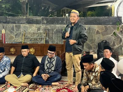 Ketua Umum Partai Golkar, Bahlil Lahadalia, saat menyampaikan sambutan dalam Peringatan 40 Hari Wafatnya Kholis Malik (Politisi Partai Golkar dan Juga Ketua Umum PB HMI 2002-2004) di Cakung, Jakarta Timur pada Jum'at (27/12/2024).