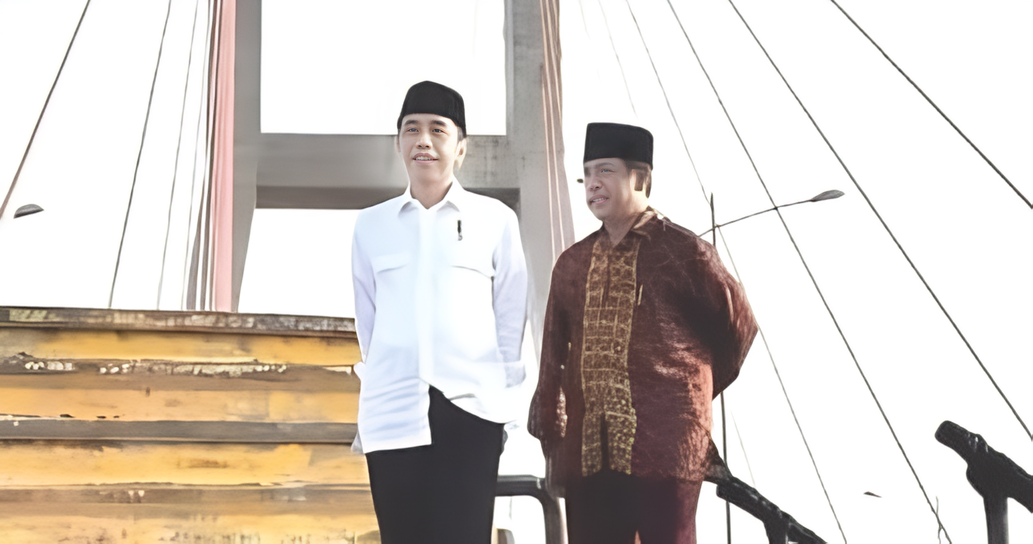 Ketua Umum DPP IKAMA, H.Muhammad Rawi (kanan) bersama Presiden Jokowi saat meresmikan Tol Suramadu Jawa Timur. Sumber foto : istimewa.