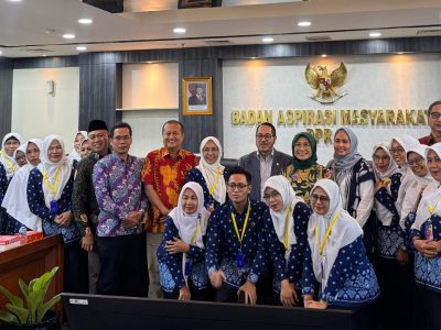Fraksi Partai Golkar yang diwakili Ketua Komisi X DPR RI, Hetifah Sjaifudian bersama Firman Soebagyo, Ferdiansyah, Nur Purnama Sidik, dan Karmila Sari saat menerima audiensi dari perwakilan Himpunan Pendidik dan Tenaga Kependidikan Anak Usia Dini Indonesia (HIMPAUDI) Kabupaten Pati dan Provinsi Jawa Tengah di Gedung Nusantara II, DPR RI pada Selasa (11/2/2025) kemarin.