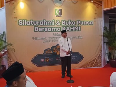 Presidium Majelis Nasional KAHMI, Abdullah Puteh, saat menyampaikan sambutan dalam acara silaturahmi dan buka puasa bersama KAHMI di rumah dinas Menteri ESDM, Bahlil Lahadalia di Jakarta pada Rabu (12/3/2025).