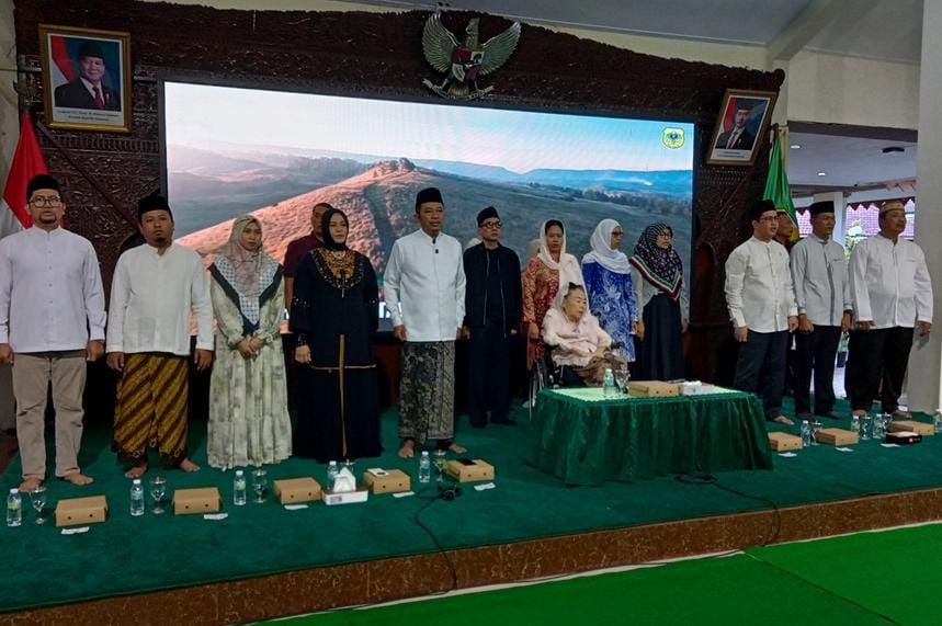 Shinta Nuriyah Abdurrahman Wahid, menghadiri acara buka puasa bersama di Pendopo Kabupaten Bondowoso pada Rabu (12/3/2025) sore.