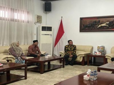 Bupati Bondowoso Ra Hamid, bersama Pj. Sekda dan Ketua TP PKK Bondowoso, bertemu Konjen RRC.