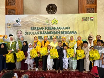 Dewan Pimpinan Pusat (DPP) Pengajian Al-Hidayah bersama DKM Masjid Ainul Hikmah DPP Partai Golkar menggelar kegiatan sosial bertajuk "Berbagi Kebahagiaan Bersama Ibu Sri Suparni Bahlil" yang digelar di Masjid Ainul Hikmah DPP Partai Golkar di Slipi Jakarta pada Sabtu (15/3/2025)