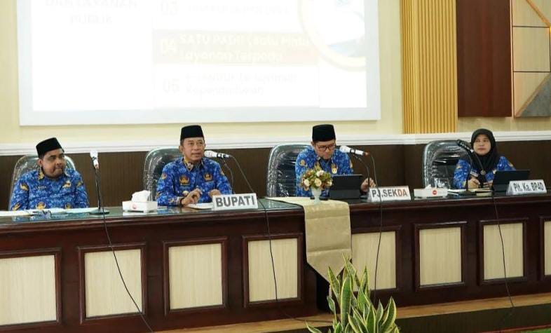 Rapat koordinasi (Rakor) Pemkab Bondowoso di Ruang Sabha Bina Praja I, Sekretariat Daerah Bondowoso, Senin (17/3/2025).