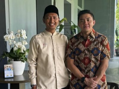 Komandan TKN Fanta, Arief Rosyid Hasan, dan Menseskab Mayor Teddy. Sumber foto : Instagram ariefrosyid.id