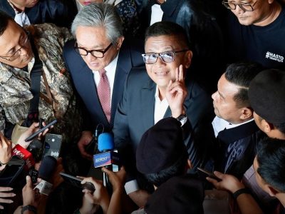Kuasa Hukum Hasto Kristiyanto, Maqdir Ismail (sebelah kanan Hasto). Sumber foto : Instagram @genbanteng