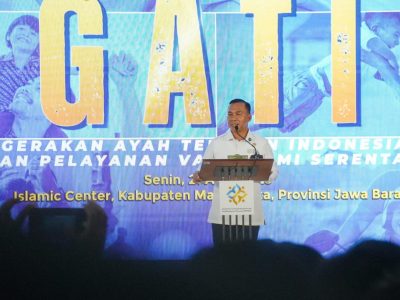 Menteri Kependudukan dan Pembangunan Keluarga, Wihaji, saat meluncurkan Gerakan Ayah Teladan Indonesia di Gedung Islamic Centre Majalengka pada Senin (21/4/2025).