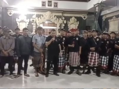 Tangkapan layar video salah seorang pengurus DPC GRIB Jaya Tabanan usai pertemuan di Balai Banjar Sanggulan, Desa Banjar Anyar, Kecamatan Kediri, Kabupaten Tabanan, Provinsi Bali.(Instagram @tabanan.viral)