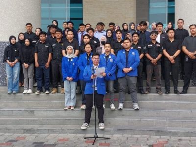 Pembacaan pernyataan sikap FH UII Senin, (26/5). Sumber foto : KOMPAS.