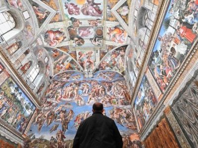 Kapel Sistina bersiap untuk Konklaf 2025 ( Sumber Foto : AFP)