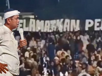 Puluhan suporter Persikas Subang diamankan aparat kepolisian setelah membentangkan spanduk bertuliskan “Selamatkan Persikas” dalam kegiatan Gubernur Jawa Barat Dedi Mulyadi (KDM) bertajuk Abdi Nagri Nganjang Ka Warga di Desa Sukamandijaya, Kecamatan Ciasem, Kabupaten Subang, Rabu (28/5/2025) malam.