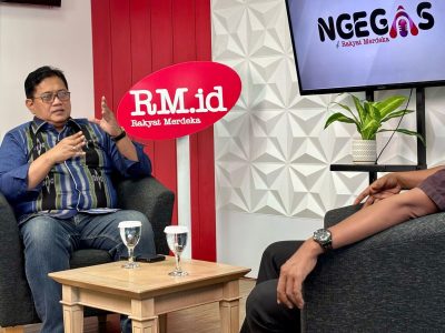 Wakil Menteri Transmigrasi, Viva Yoga Mauladi, dalam program Podcast Ngegas Rakyat Merdeka yang direkam di Gedung Graha Pena, Jakarta, Jum'at (2/5/2025).