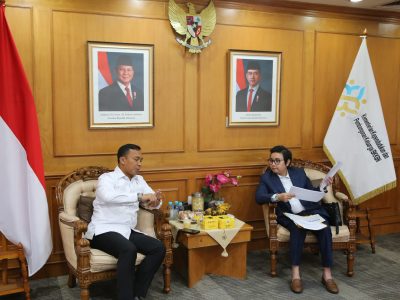 Menteri Kependudukan dan Pembangunan Keluarga, Wihaji, saat menerima audiensi Wakil Bupati Cilacap Ammy Amalia Fatma Sura di di Kantor Kemendukbangga/BKKBN, Jakarta, Kamis (9/5/2025). Sumber foto : Humas Kemendukbangga