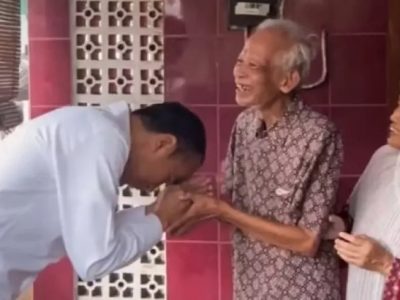 Jokowi dan Dosen Pembimbing akademiknya, Ir.Kasmudjo.