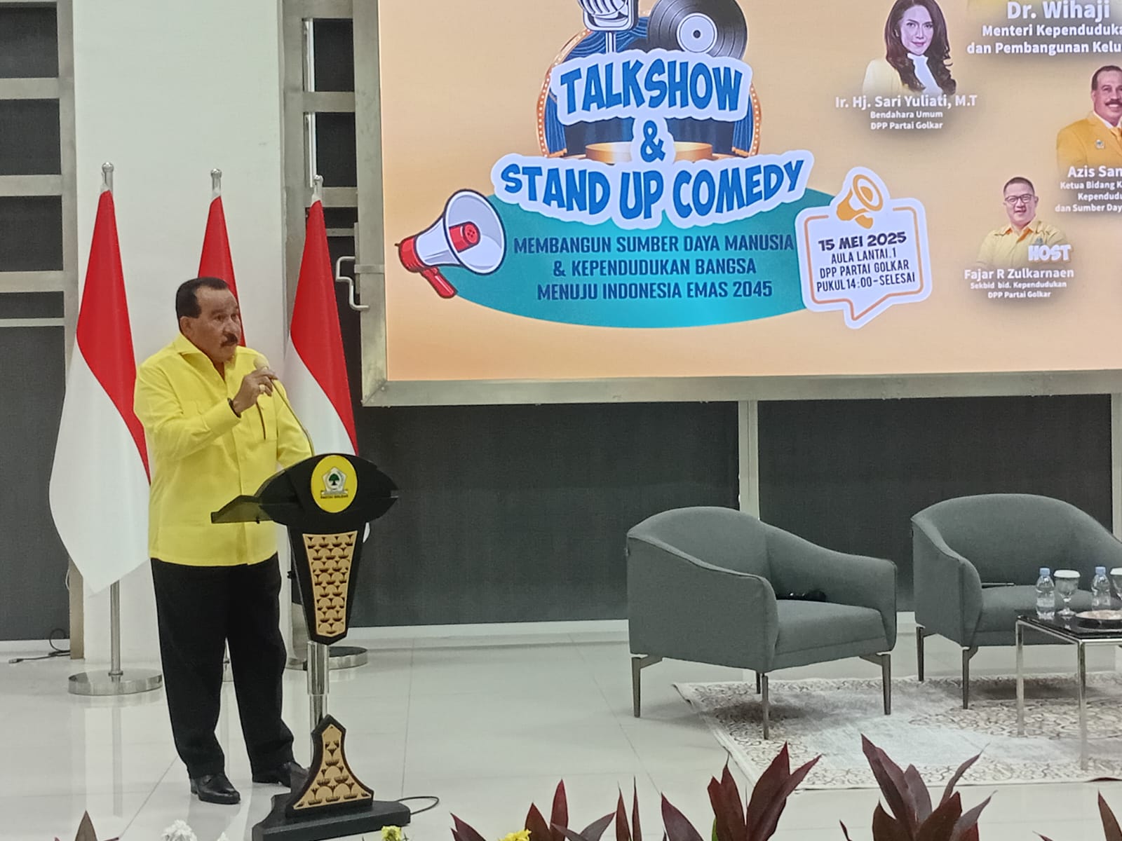 Ketua Bidang Kebijakan Kependudukan dan Sumber Daya Manusia DPP Partai Golkar, Aziz Samual, saat menyampaikan sambutan dalam acara Talk Show & Stand Up Comedy bertema "Membangun Sumber Daya Manusia dan Kependudukan Bangsa Menuju Indonesia Emas 2045" yang digelar di kantor DPP Partai Golkar, Slipi, Jakarta, Kamis (15/5/2025).