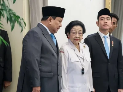 Presiden Prabowo, Wapres Gibran, Ketua Dewan Pengarah BPIP Megawati di Upacara Hari Lahir Pancasila di Jakarta pada Senin (2/6/2025). Sumber foto : Instagram Presiden Republik Indonesia