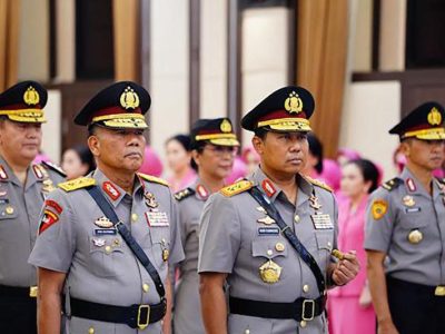 Irjen Pol. R Rudy Darmoko (kanan) saat dilantik menjadi Kapolda NTT. Sumber foto ; ANTARA.