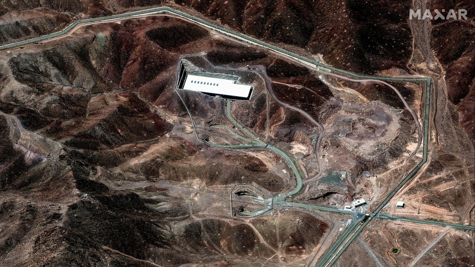 Gambar satelit menunjukkan fasilitas nuklir Fordow. Sumber: Maxar Technologies/Reuters
