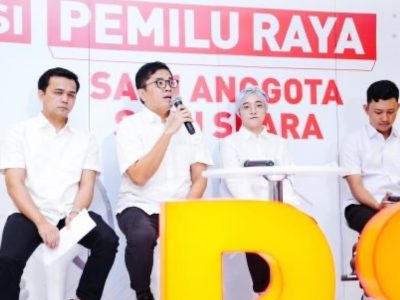 Andy Budiman (tengah)