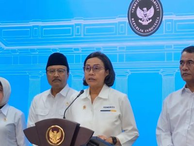 Menteri Keuangan Sri Mulyani dalam konferensi pers usai rapat bersama Presiden Prabowo di Kantor Presiden Jakarta, Senin (2/6/2025).