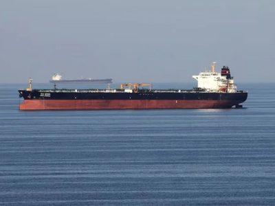 Kapal tanker minyak melintasi Selat Hormuz, pada 21 Desember 2018. Sumber foto : Reuters.