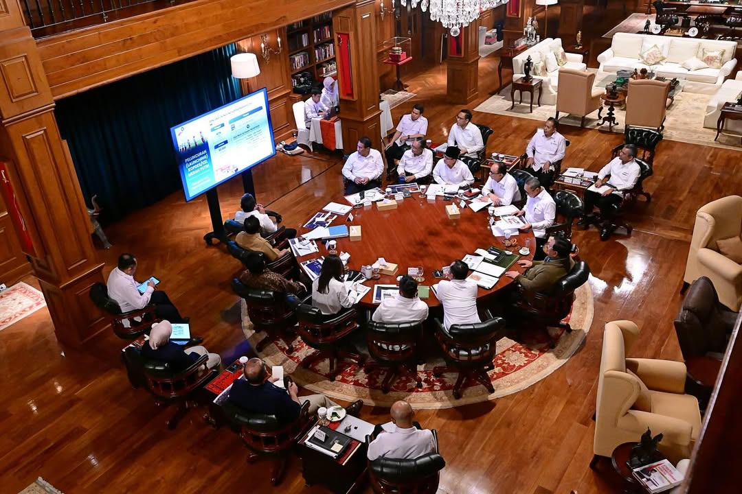Rapat terbatas keempat yang digelar oleh Presiden Prabowo Subianto pada Senin, 23 Juni 2025. Sumber foto : Sekretariat Kabinet.