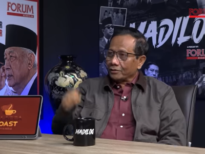 Mantan Menkopulhukam, Mahfud MD, dalam tayangan podcast Forum Keadilan TV yang tayang pada Jum'at (08/08).