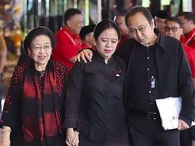 Ketua Umum DPP PDI Perjuangan Megawati Sukarno Putri dan kedua anaknya, Puan Maharani dan Prananda Prabowo.