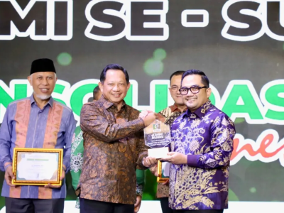 Menteri Dalam Negeri, Tito Karnavian, bersama dengan Koordinator Presidium MN KAHMI, Rifqinizamy Karsayudha