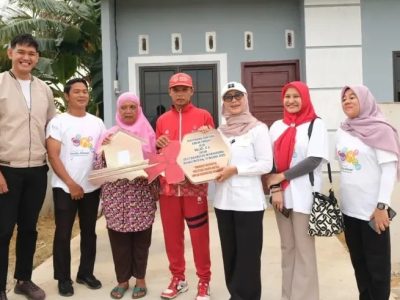 Melati SH (ketiga dari kanan)
