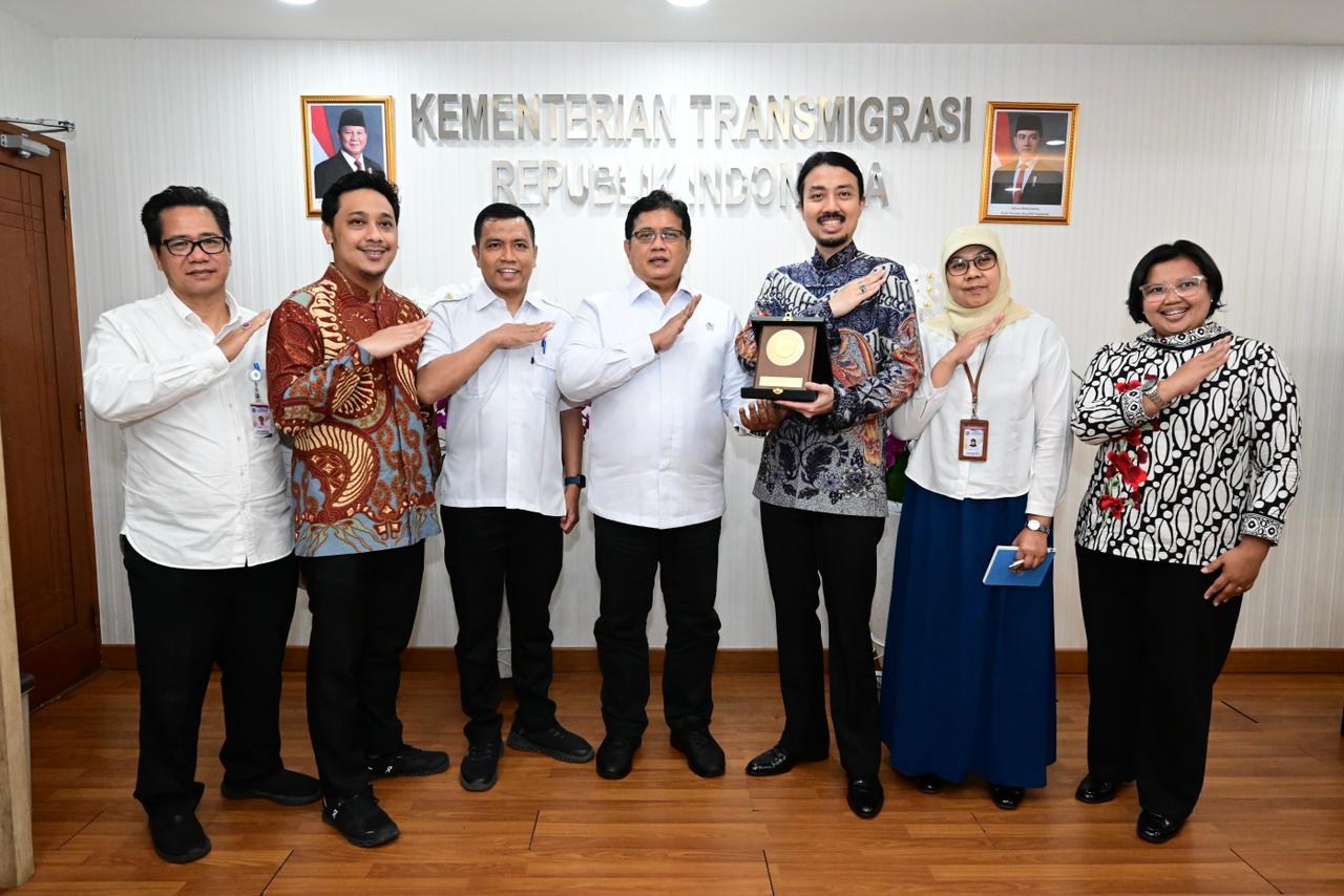 Wamen Viva Yoga saat menerima jajaran pengurus Ikatan Alumni Universitas Indonesia (ILUNI) di Kantor Kementerian Transmigrasi, Kalibata, Jakarta, pada Kamis (27/11)