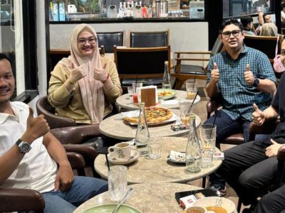 Vonny Ameliani (kedua dari kiri) dan Afdhal Alattas (Kedua dari kanan)