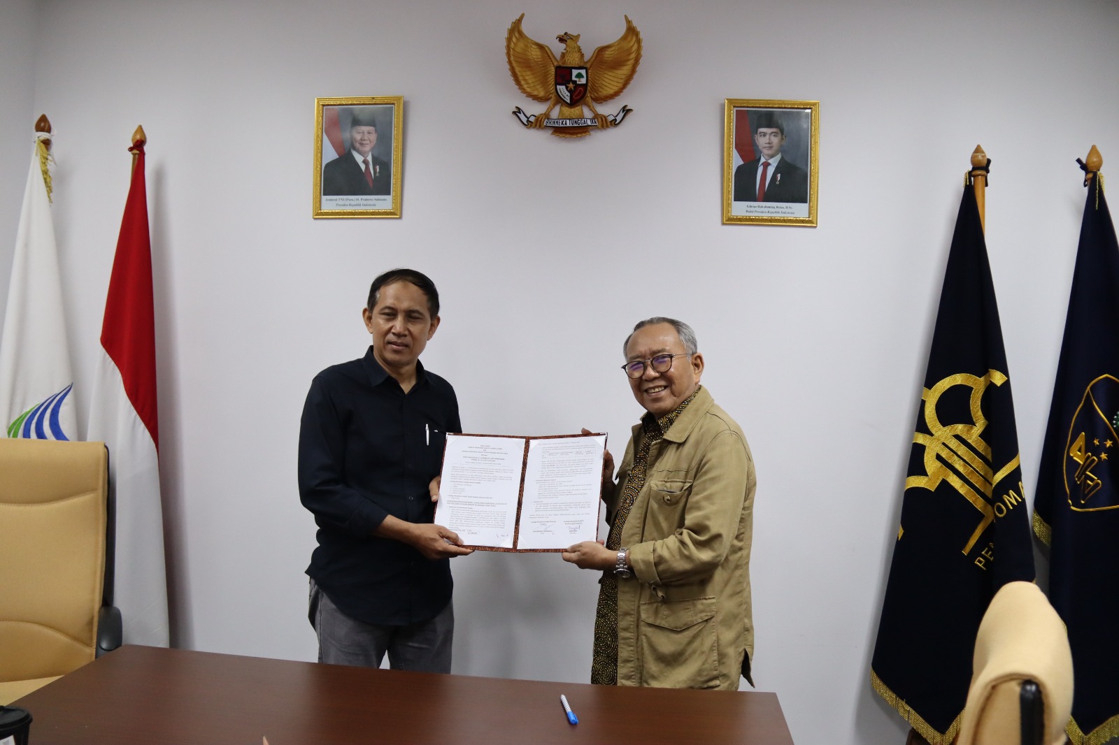 Ketua Lembaga Manajemen Kolektif Nasional (LMKN) Pencipta, Andi Mulhanan Tombolotutu (Kanan)